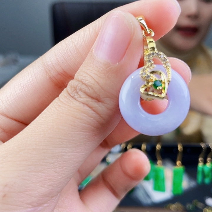 翡翠颈饰未镶嵌饰品