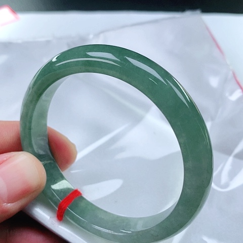 翡翠手镯未镶嵌翡翠手镯未镶嵌