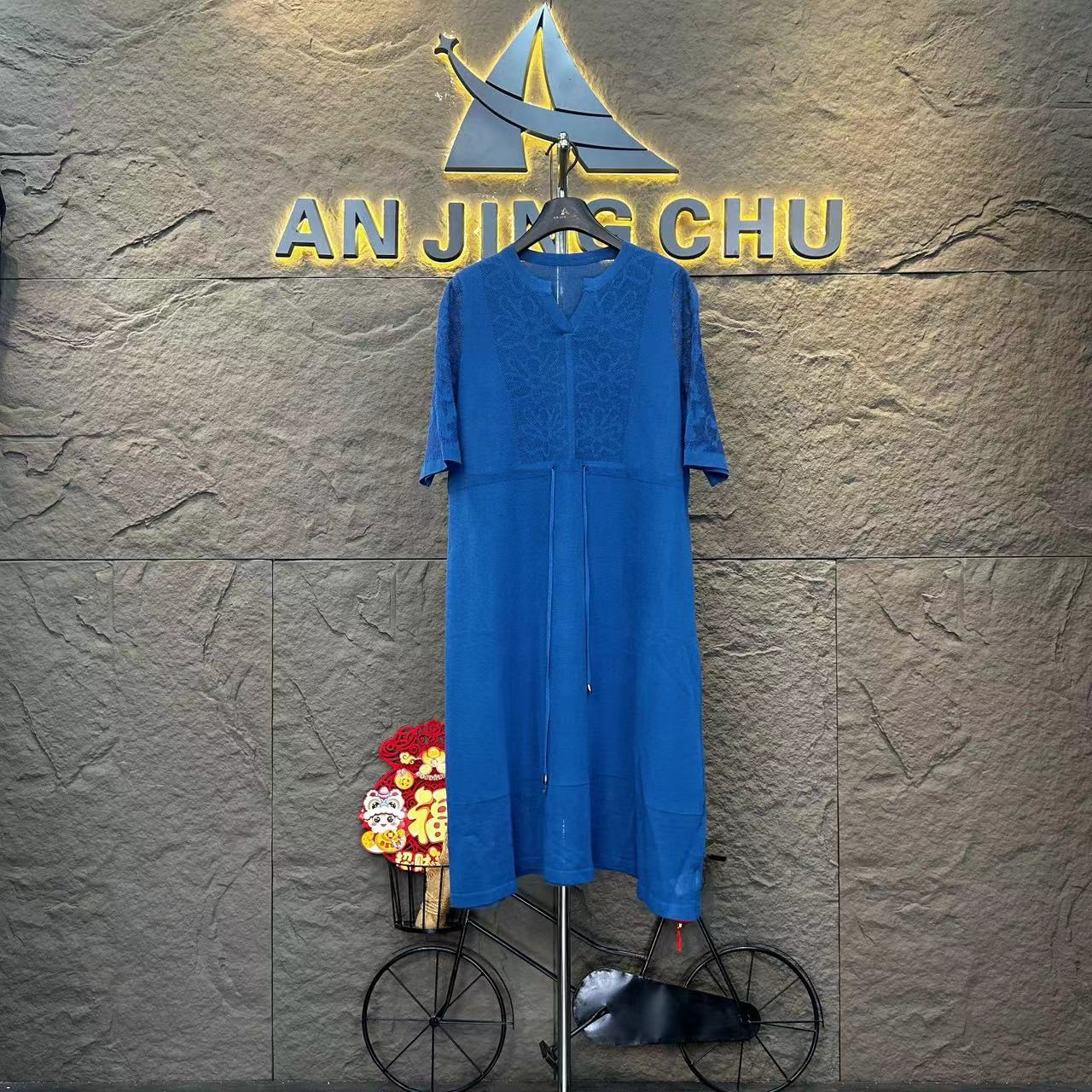 3   春季蓝色抽绳收腰显瘦休闲简约针织宽松连衣裙