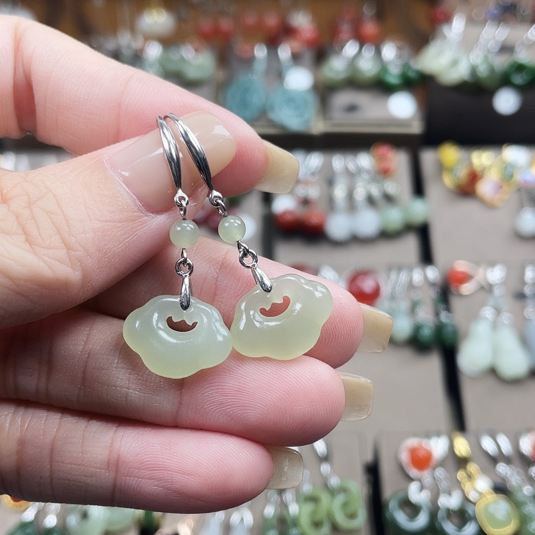 和田玉银S925镶嵌耳饰如意