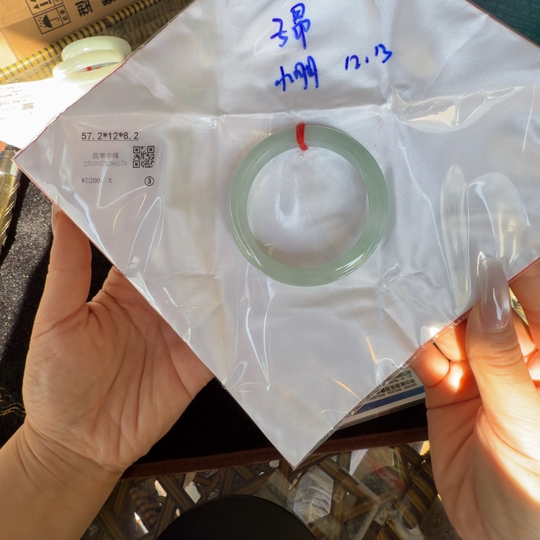 翡翠未镶嵌手镯翡翠手镯