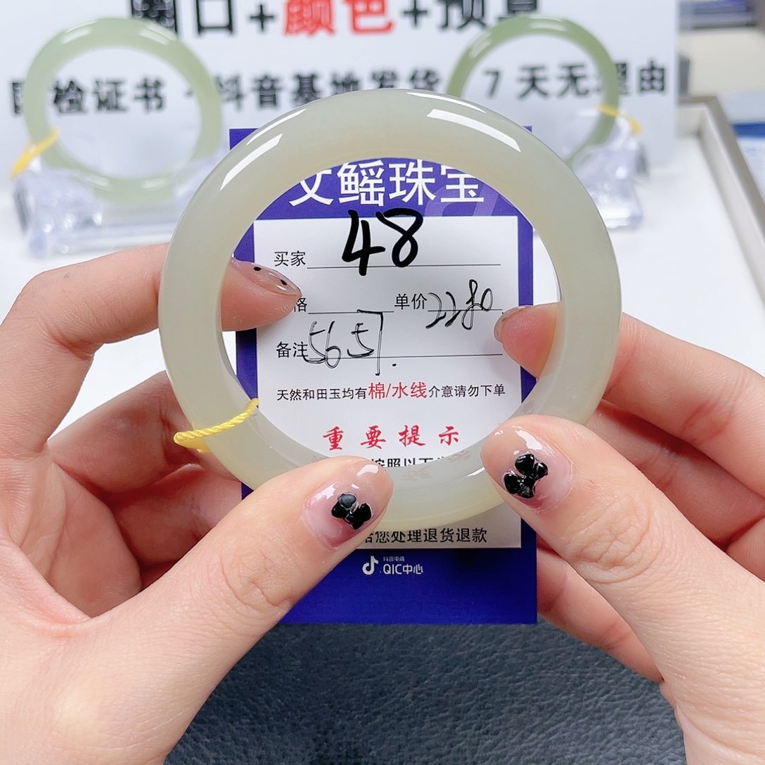 和田玉手镯未镶嵌