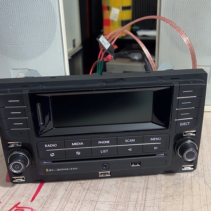 8新车载播放器一台 运费到付