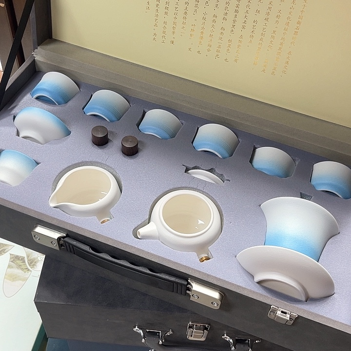 孤品茶具套装等。        
