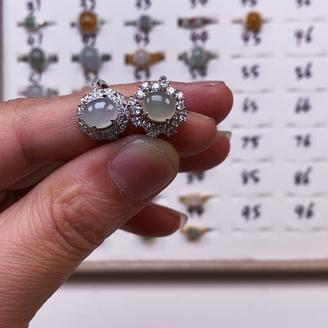 银S925镀金镶嵌戒指翡翠？戒指