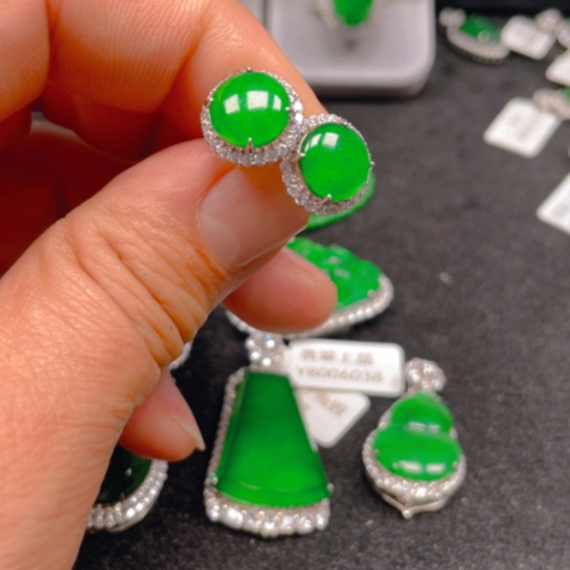 【闪购商品】翡翠颈饰银S925镶嵌耳钉