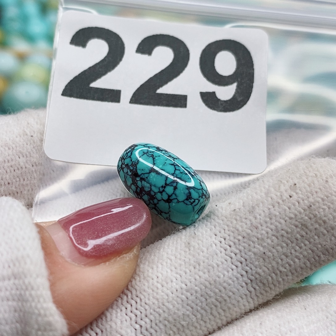 绿松石颈饰未镶嵌