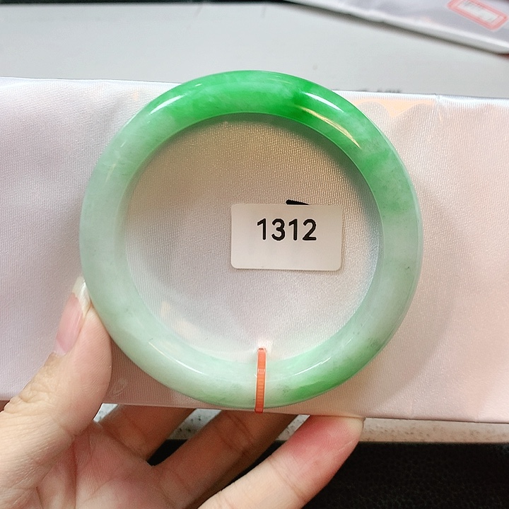 翡翠手镯未镶嵌天然翡翠手镯57.6