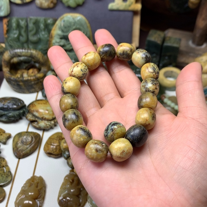 用***0透闪石质玉未镶嵌颈饰