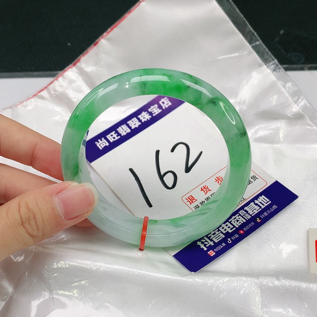 翡翠手镯未镶嵌翡翠12