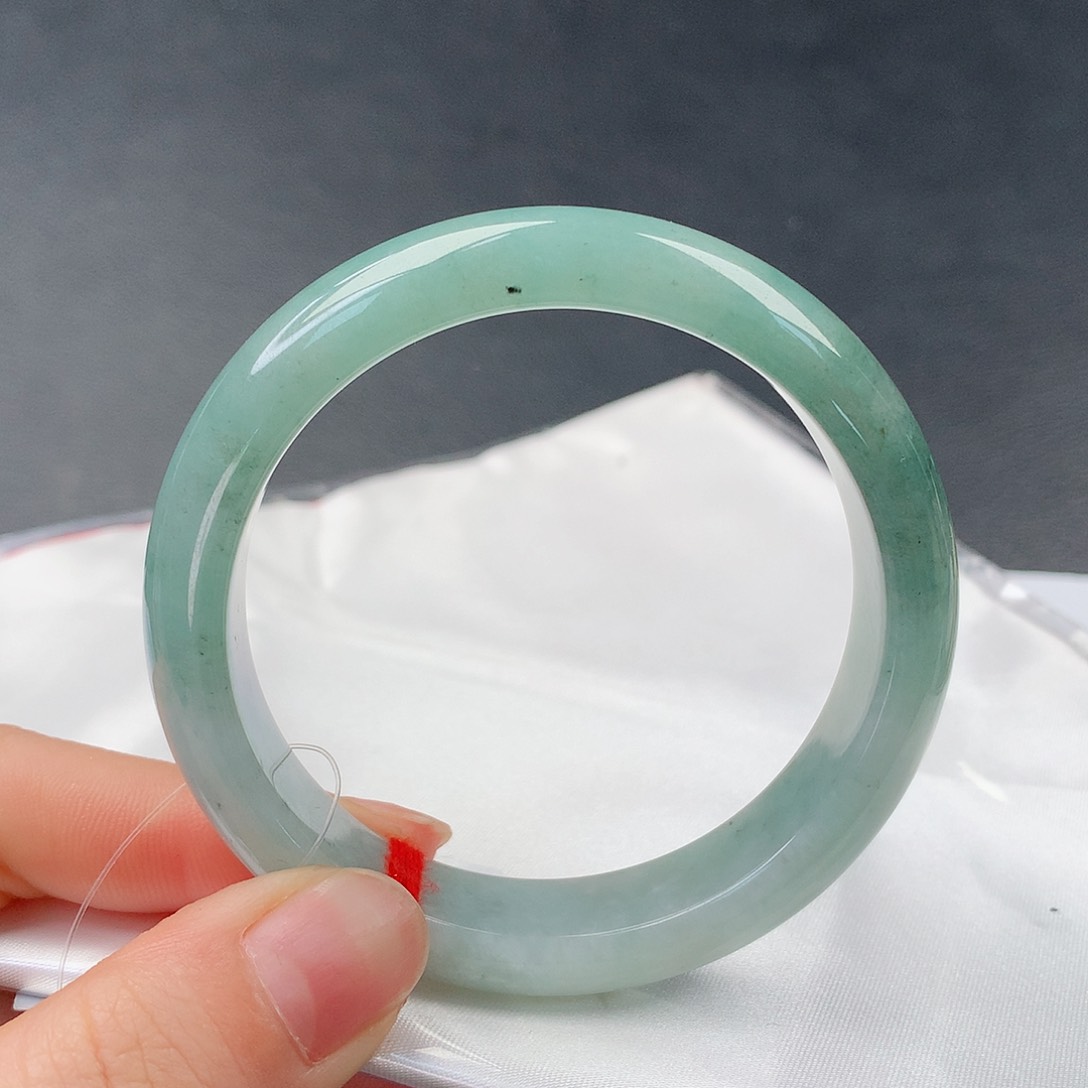 翡翠手镯未镶嵌61正53