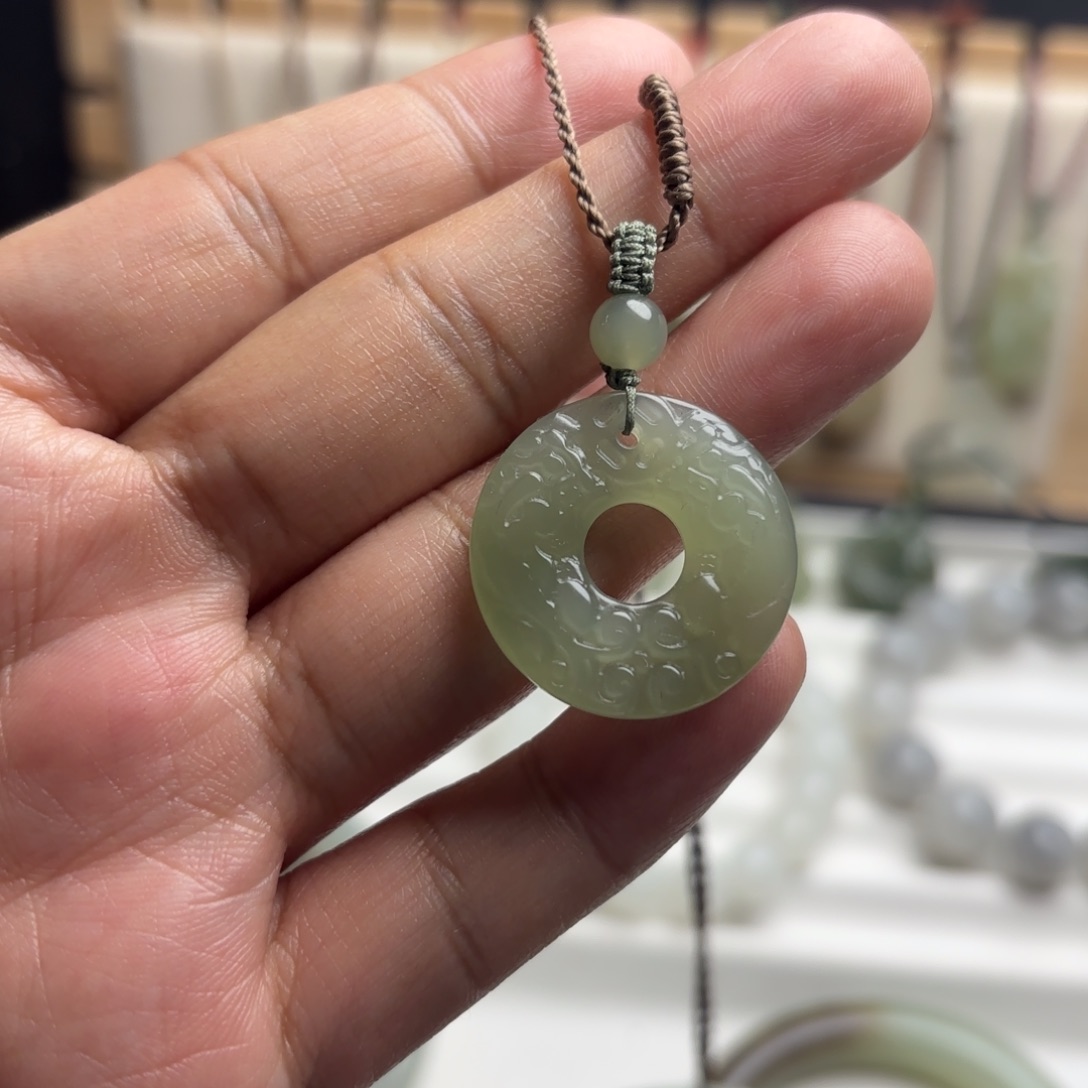 颈饰未镶嵌和田玉