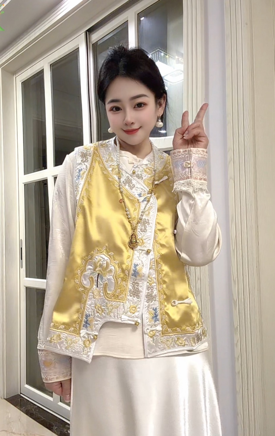 云锦如意云纹醋酸刺绣打籽绣老钱中式风清汉女背心马甲2025新款