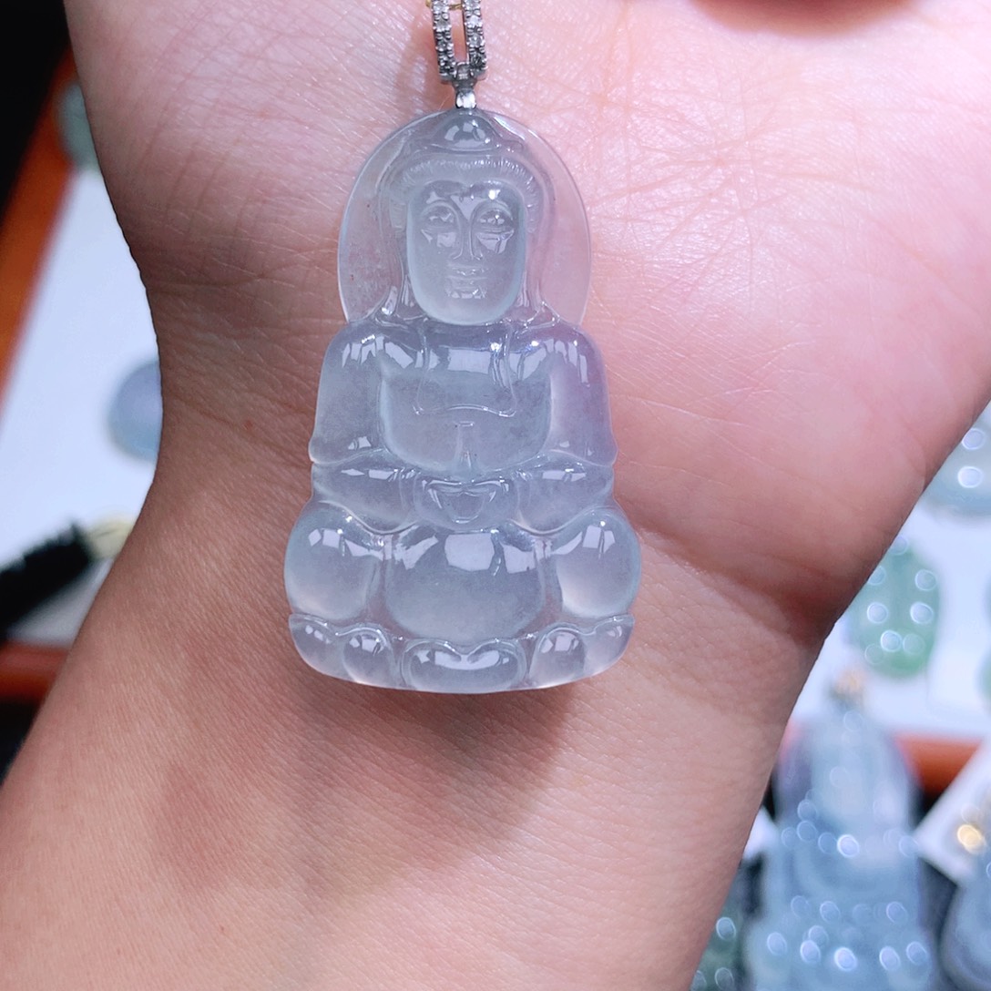 翡翠18K金镶嵌颈饰观音