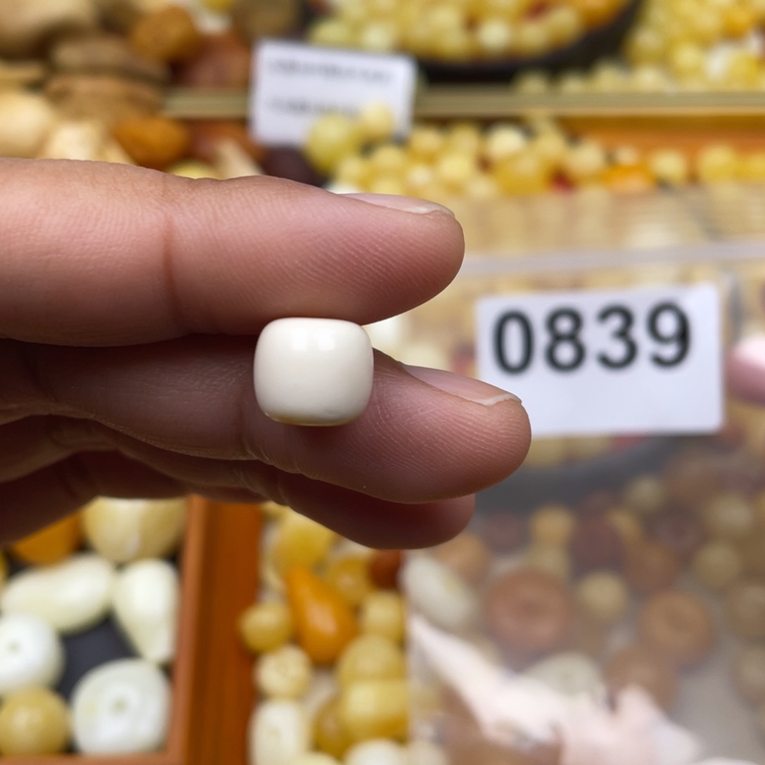 琥珀珠宝奇石未镶嵌10.7 微瑕