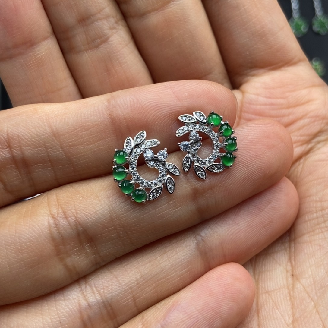 芬***姐翡翠银S925镶嵌耳饰