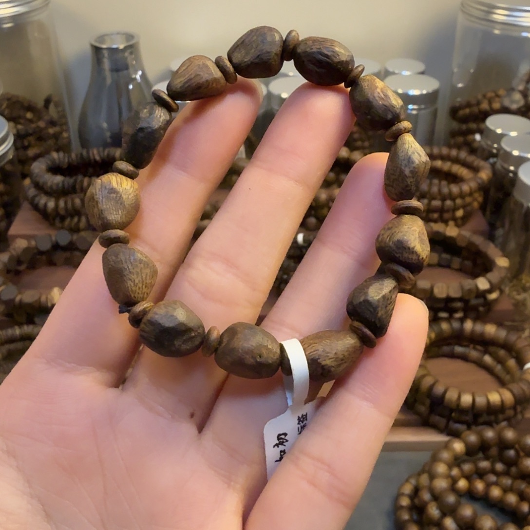 锦***汐沉香沉香香囊1.0树钉老料7.4g 多样性发一