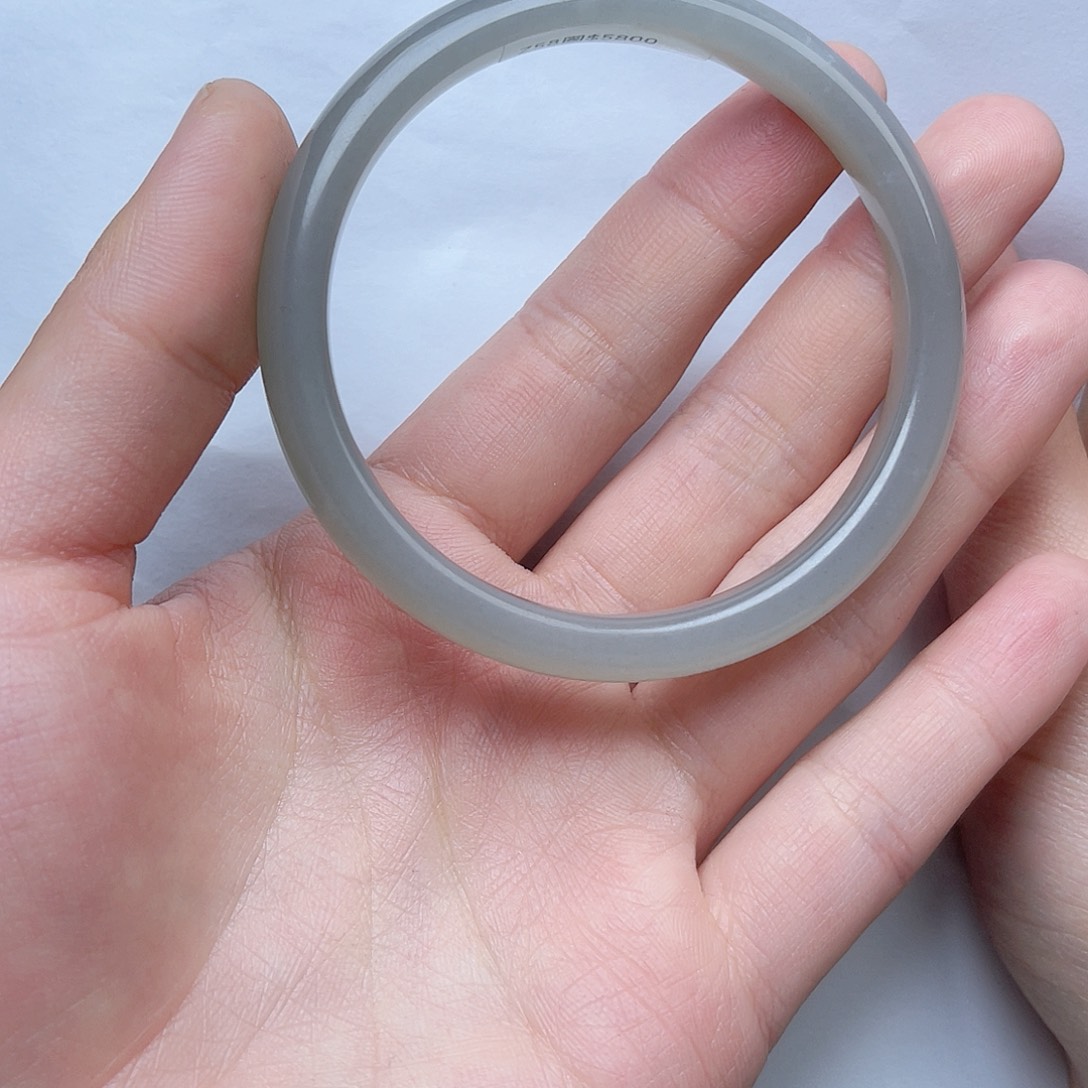 和田玉手镯57 58圈口。k k未镶嵌