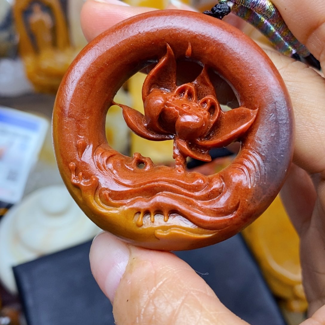 石英质玉（黄龙玉）颈饰未镶嵌