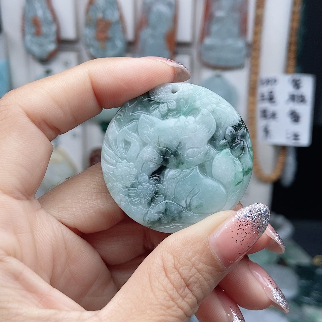 翡翠颈饰未镶嵌翡翠