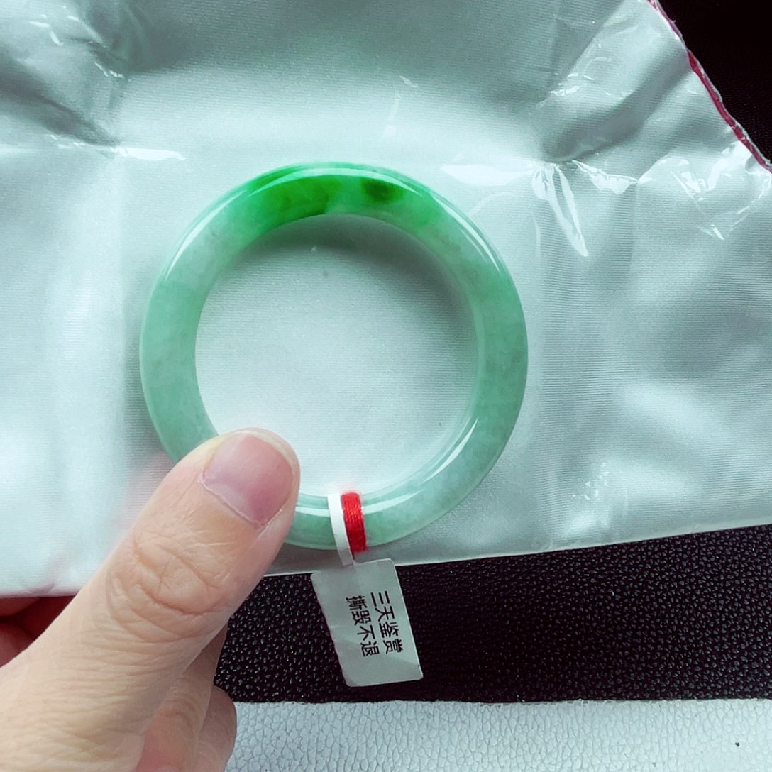 翡翠手镯未镶嵌哆*?天然缅甸翡翠