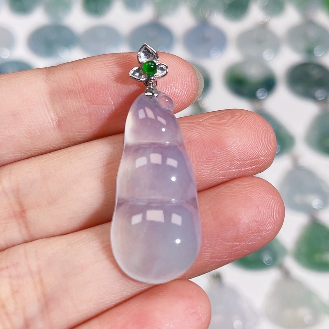 颈饰18K金镶嵌翡翠吊坠