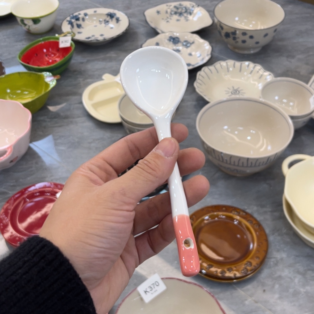 C***.陶瓷微瑕餐具介意勿拍，满18飞！