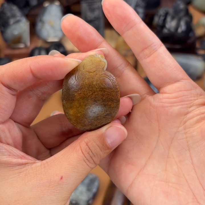 奔***子和田玉未镶嵌颈饰