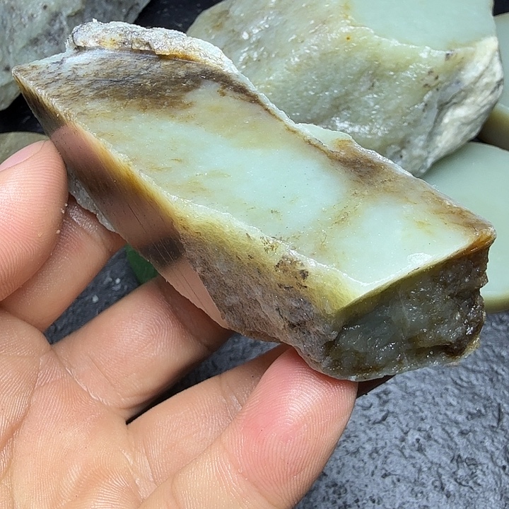 和田玉（糖玉）未镶嵌珠宝奇石