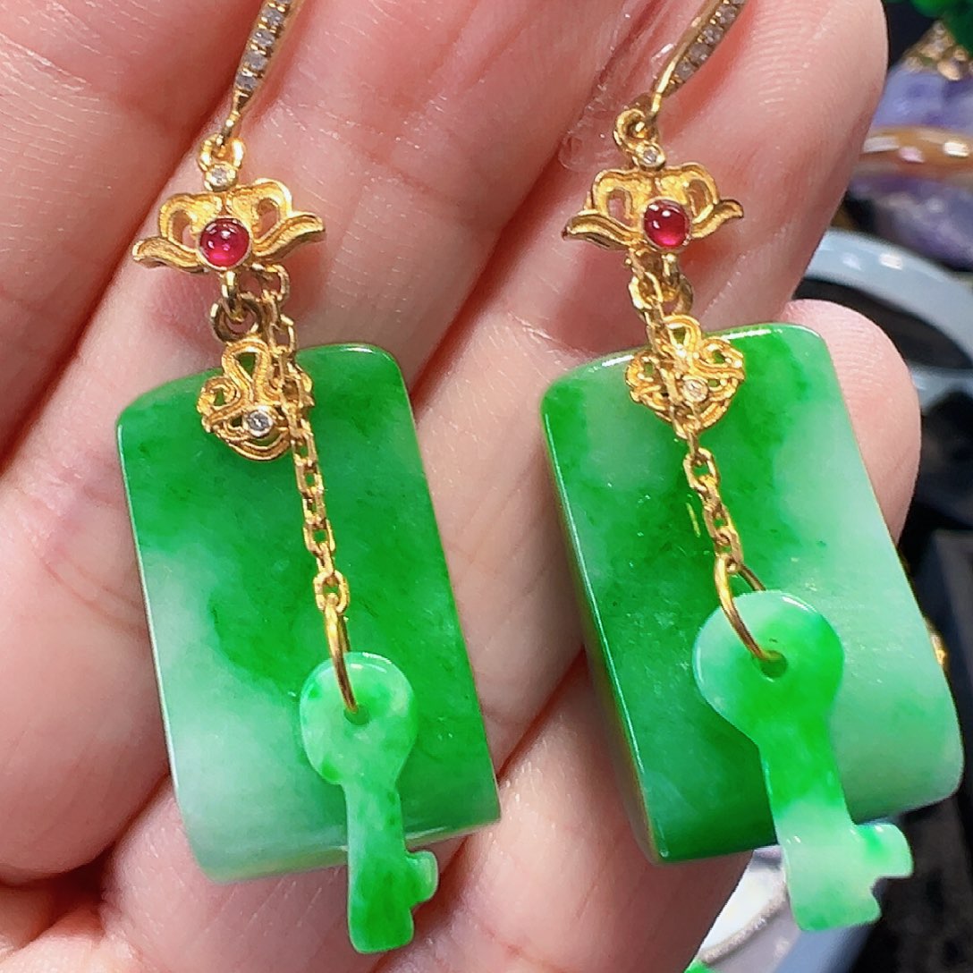 翡翠耳饰18K金镶嵌签收后24小时鉴赏期