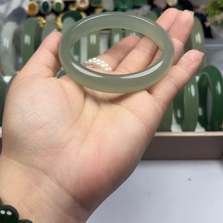 东陵石未镶嵌手镯