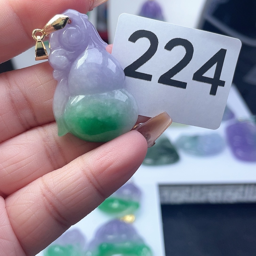 翡翠吊坠(赠链)未镶嵌