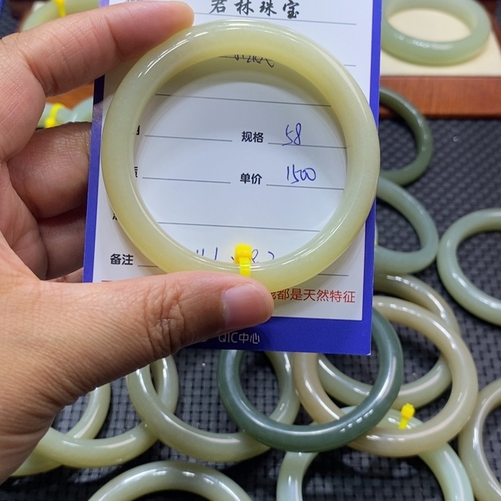 和田玉手镯未镶嵌小*贰