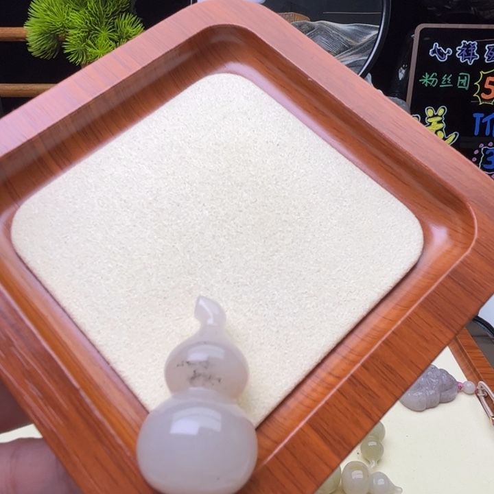 石***室石英质玉手镯未镶嵌