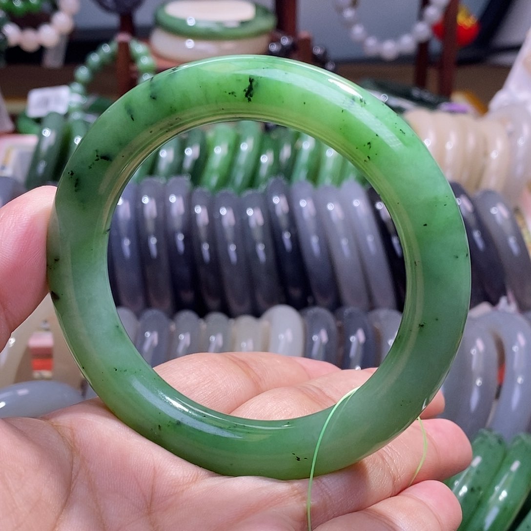 和田玉收藏级碧玉乌兰海猕猴桃老矿料手镯57.2未镶嵌