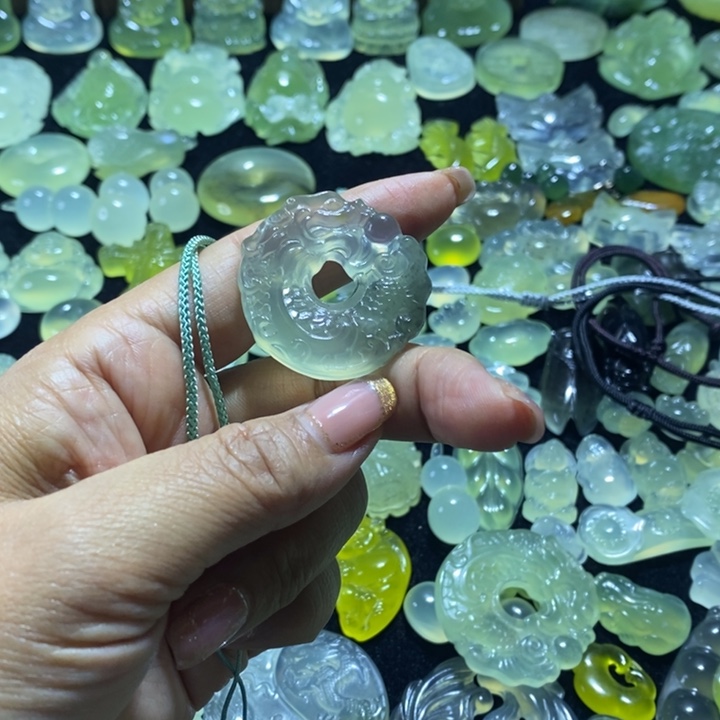 美***天蛇纹石玉未镶嵌颈饰