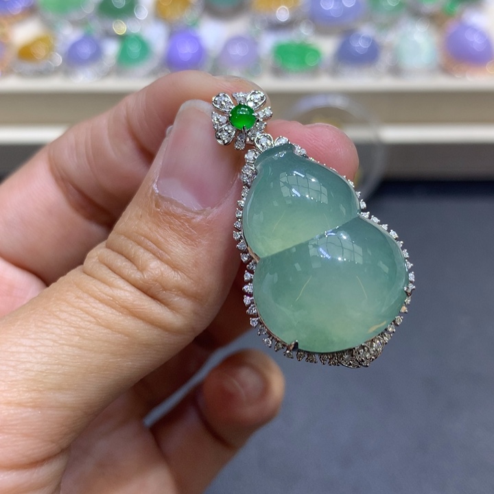 翡翠颈饰18K金镶嵌翡翠