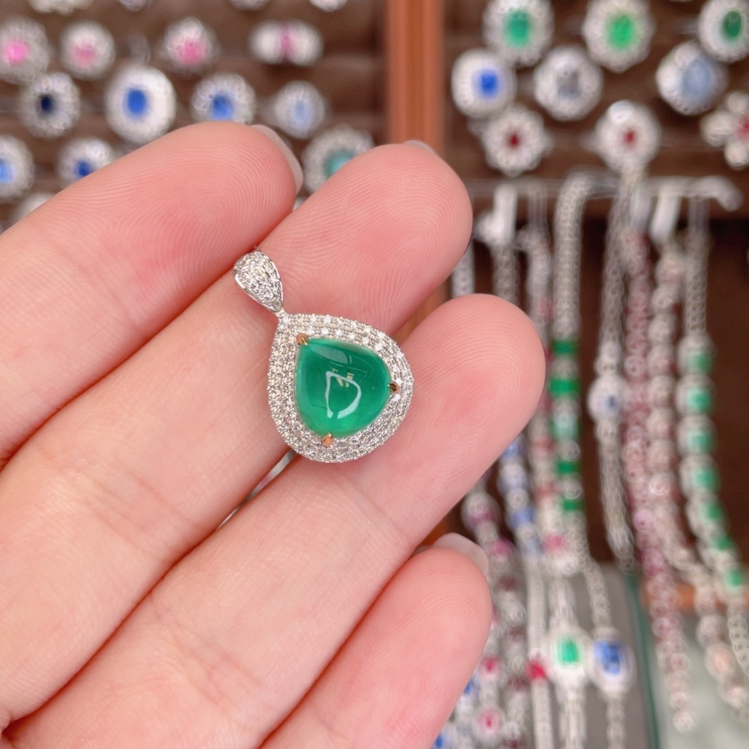 18K金镶嵌吊坠祖母绿3.13Ct