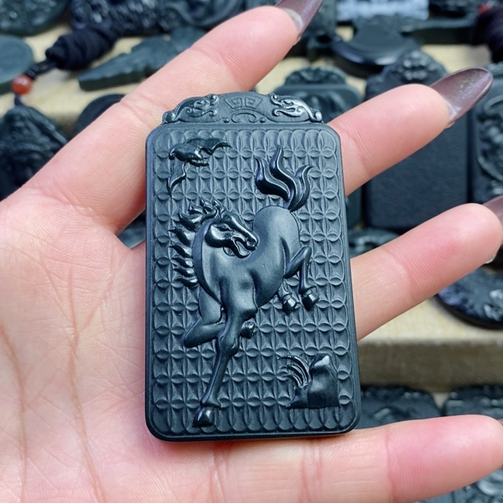 和田玉（青玉）颈饰未镶嵌双面雕刻