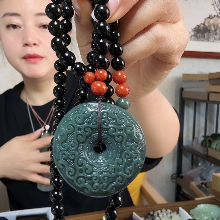 和田玉未镶嵌吊坠(赠链)