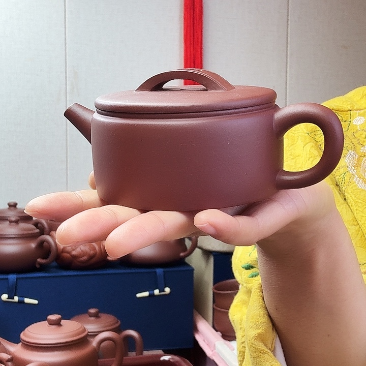 神***。茶壶紫砂汉瓦半手微瑕，180毫升底槽清