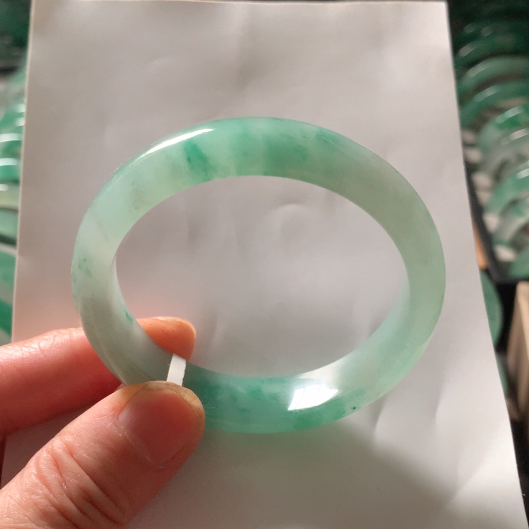 石英质玉（非洲翠）手镯未镶嵌