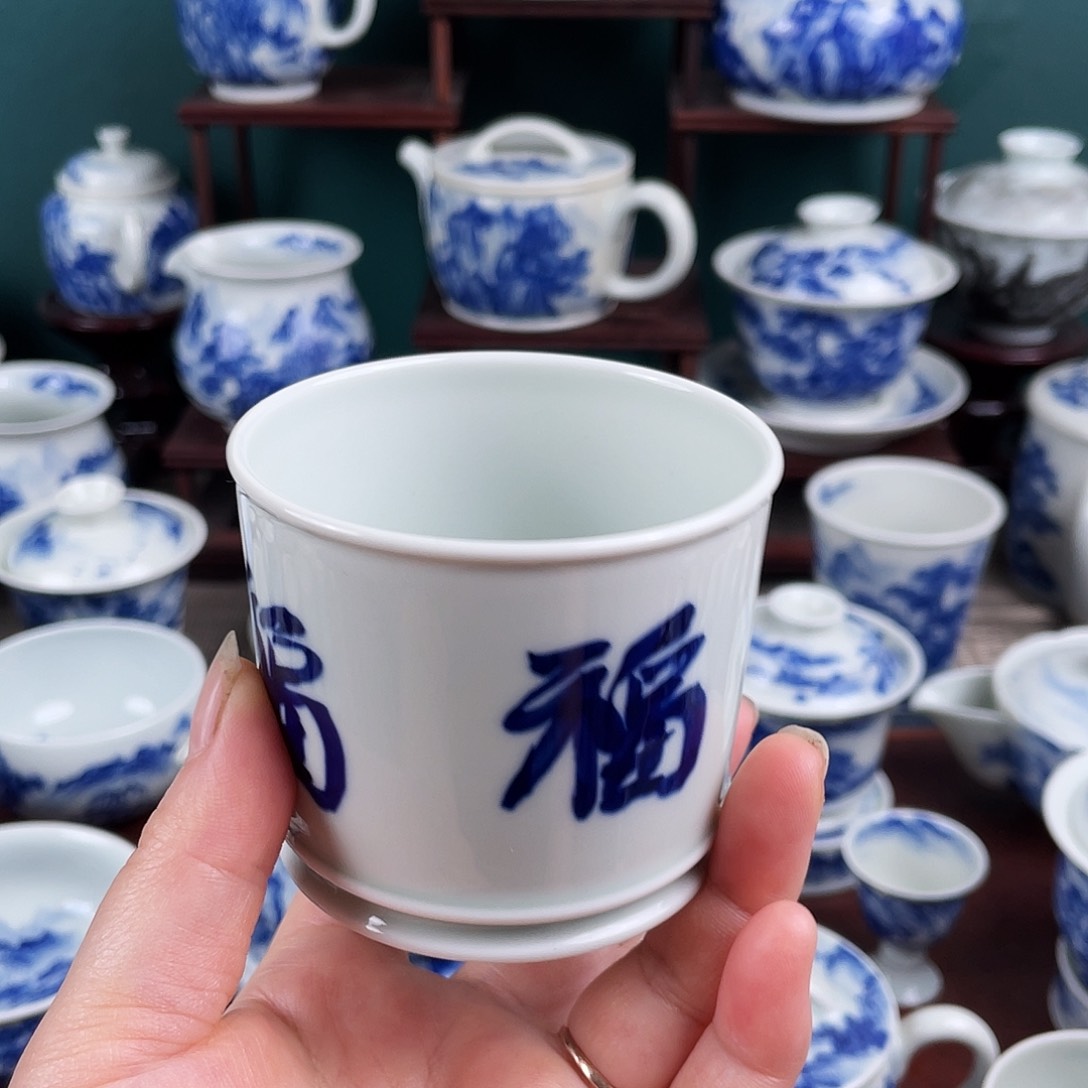 手工手绘青花。青花