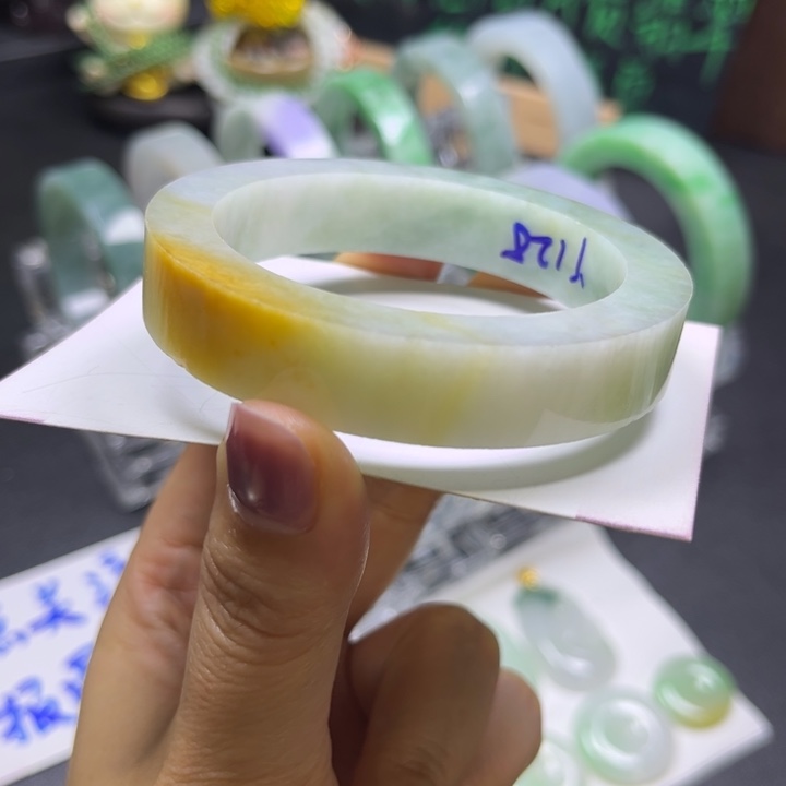 定制翡翠未镶嵌手镯