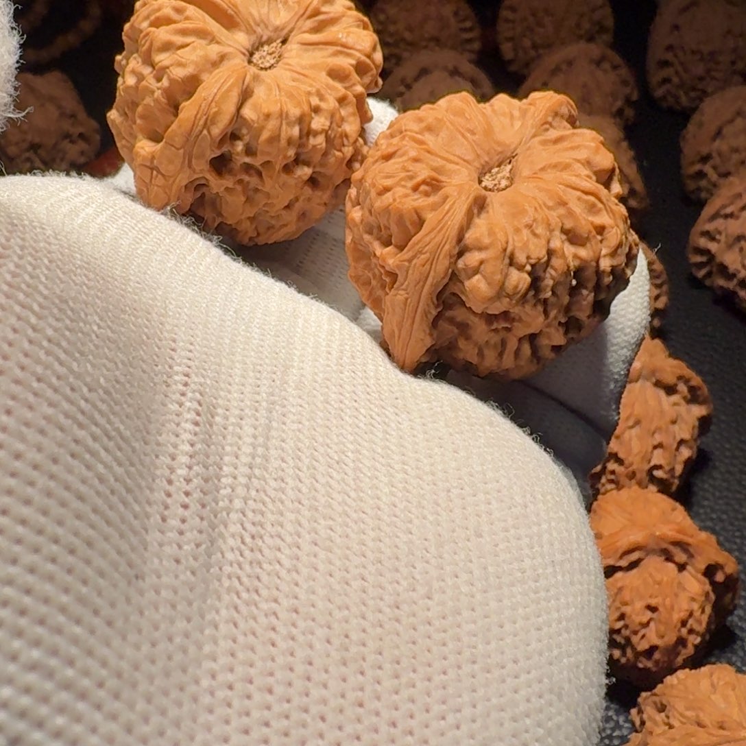 吊坠文玩核桃顺丰到付南疆石