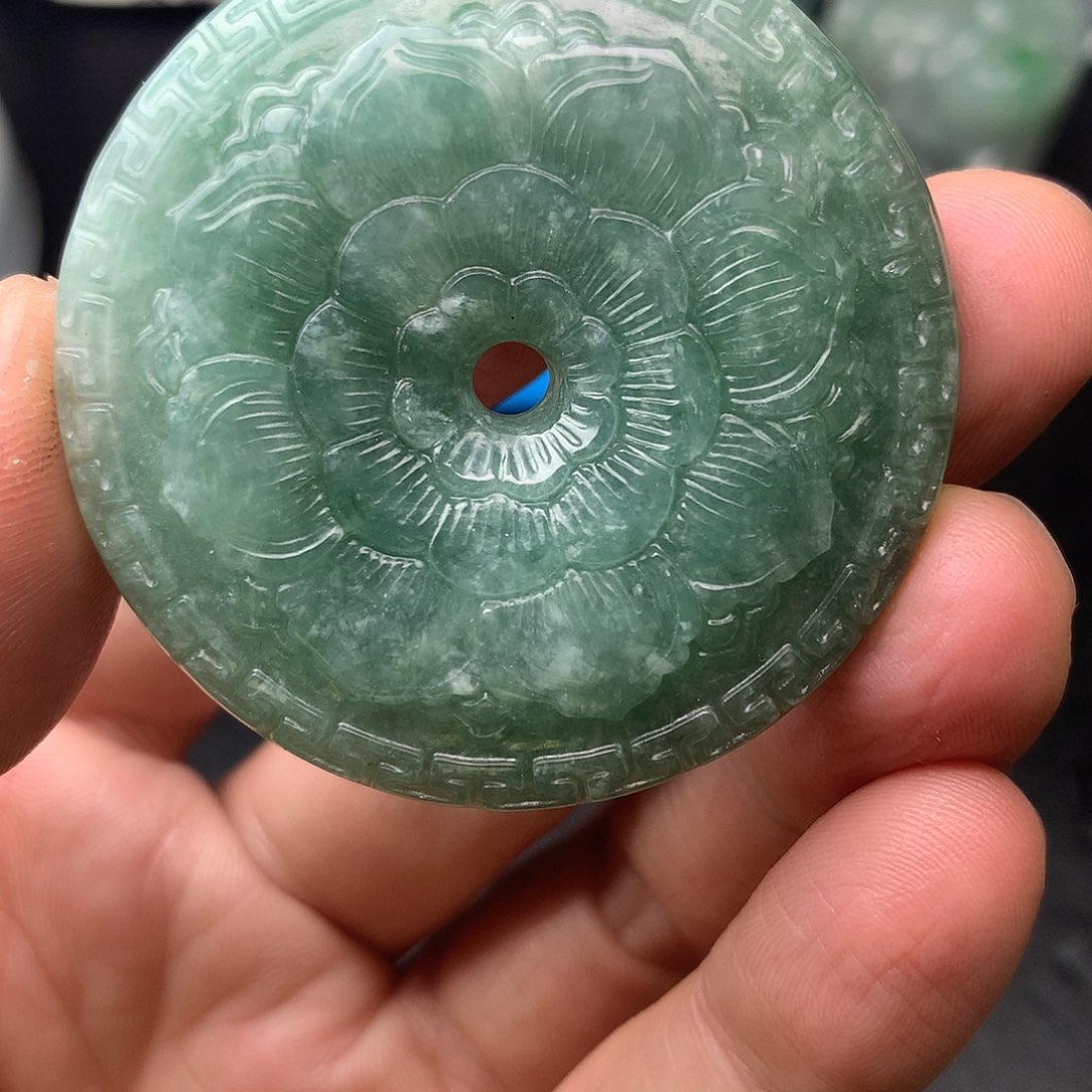 翡翠未镶嵌颈饰翡翠首饰和翡翠珠宝