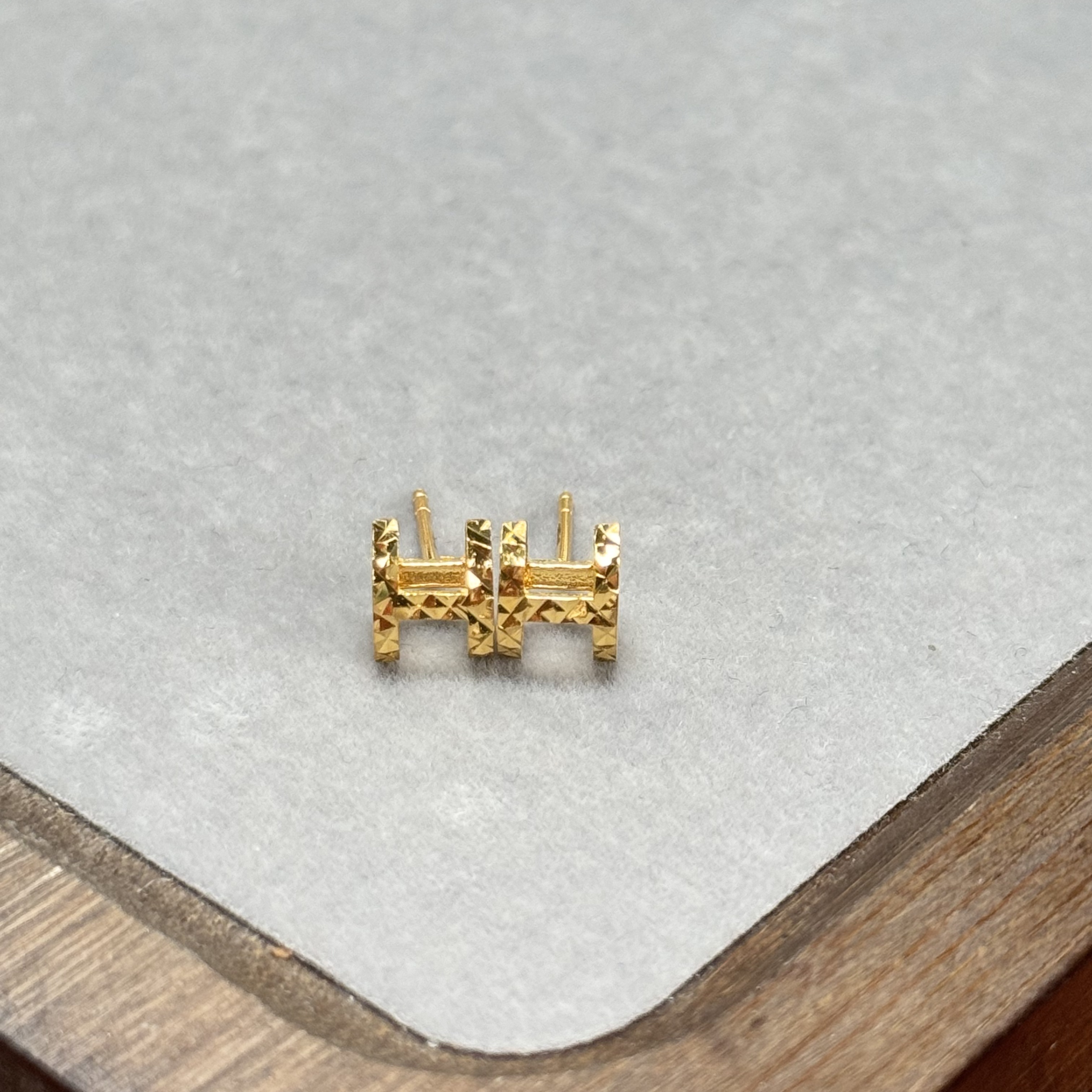 E【镂空H耳钉】--足金999精工