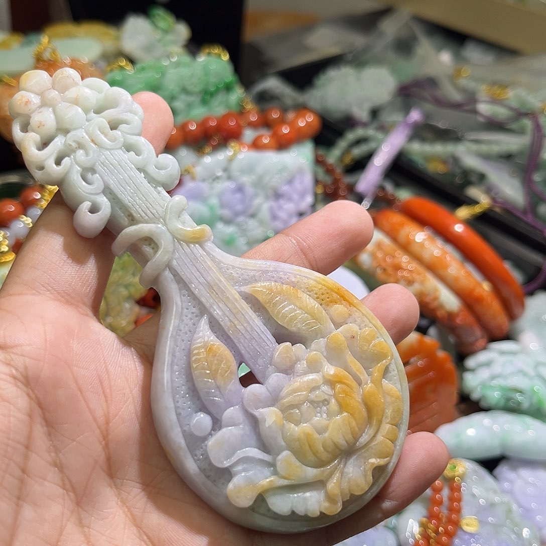 翡翠未镶嵌颈饰待编织