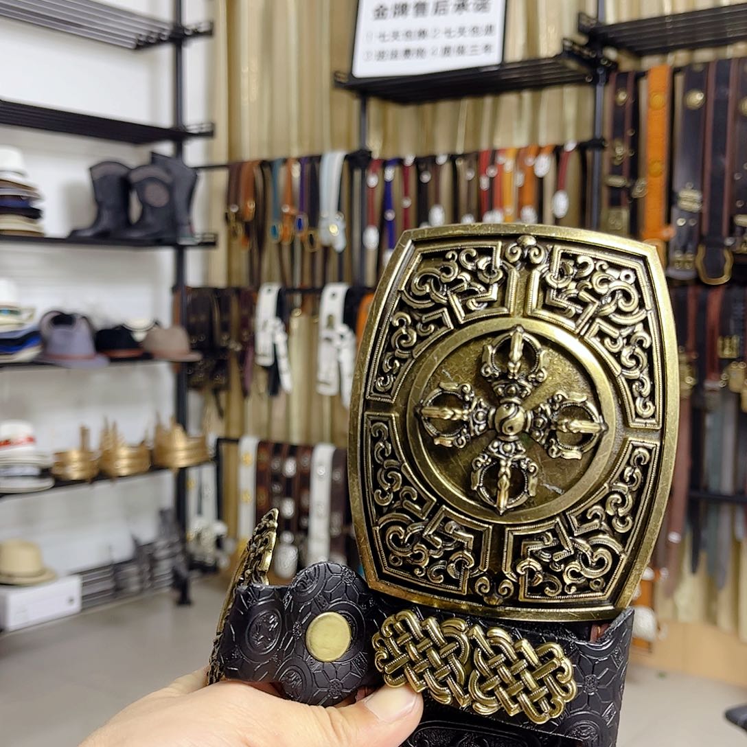 大***白蒙古袍腰带搭配黑色