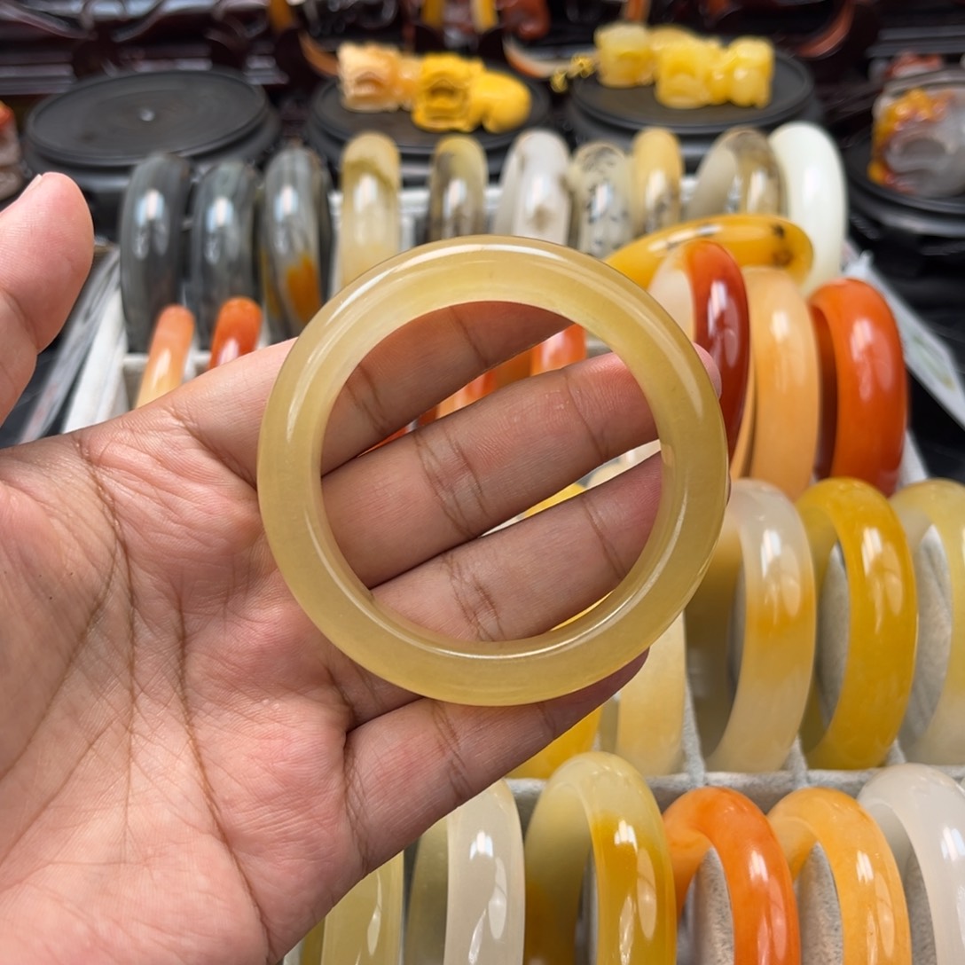 石英质玉（黄龙玉）手镯未镶嵌花*